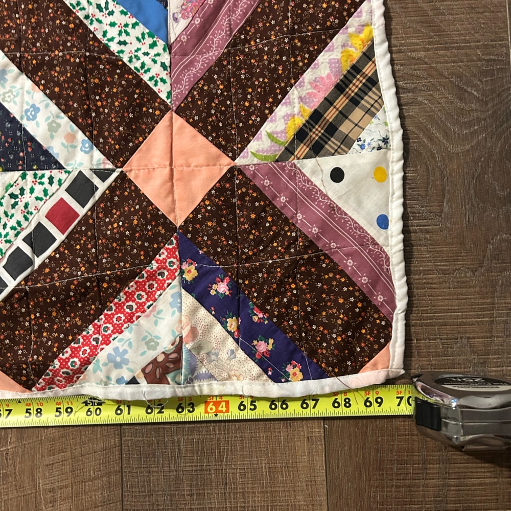 Gorgeous patterned quilt. - Picture 4 of 7